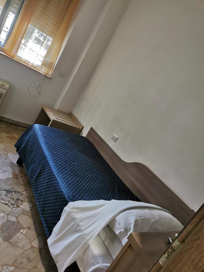 Hotel Bissi Milão Quarto foto