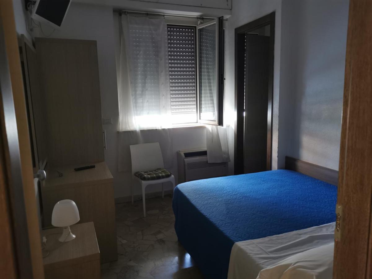 Hotel Bissi Milão Quarto foto