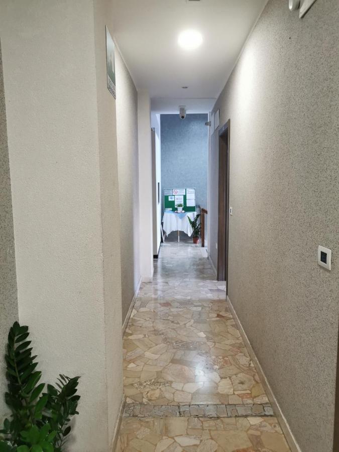 Hotel Bissi Milão Exterior foto