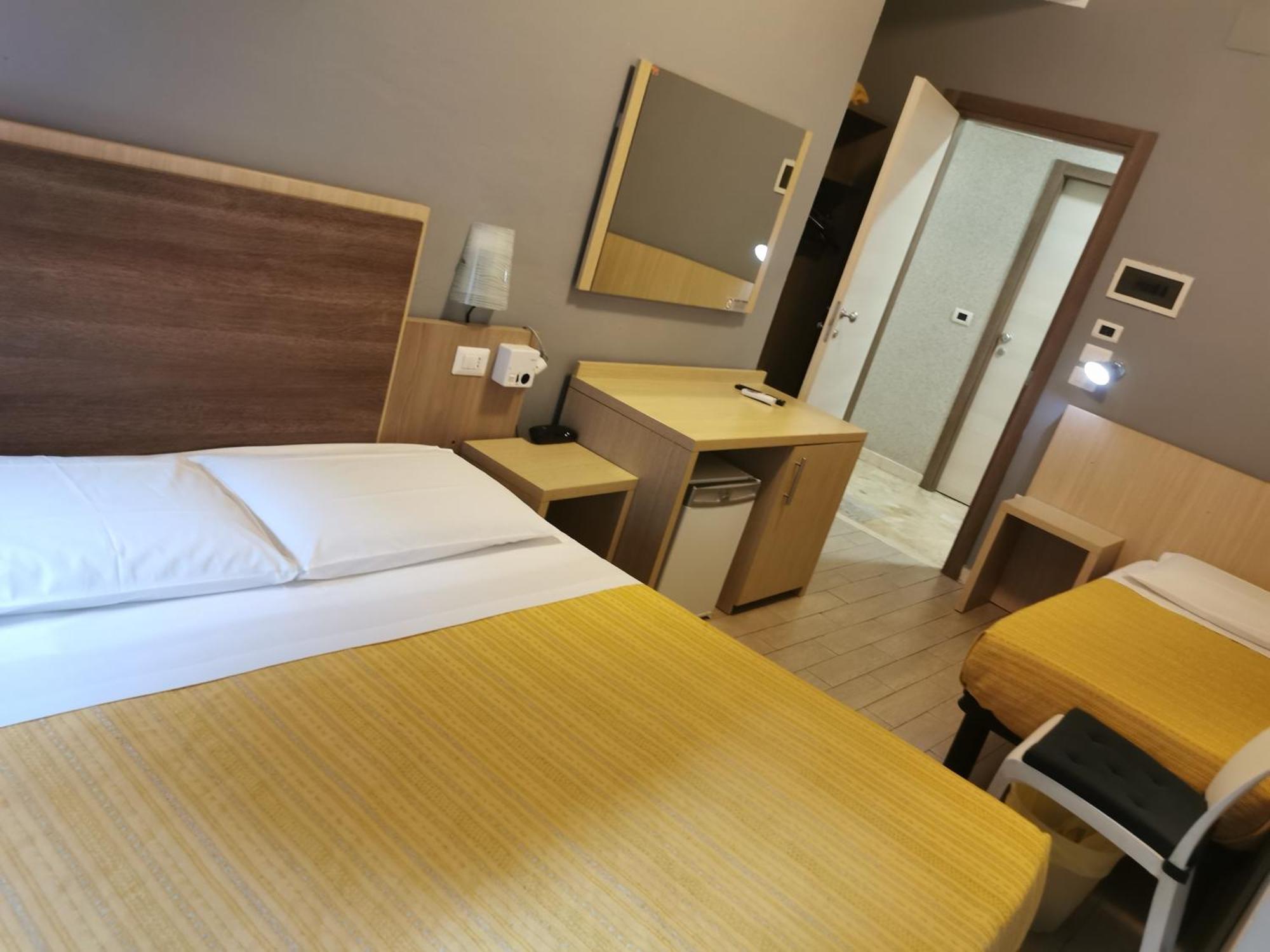 Hotel Bissi Milão Quarto foto